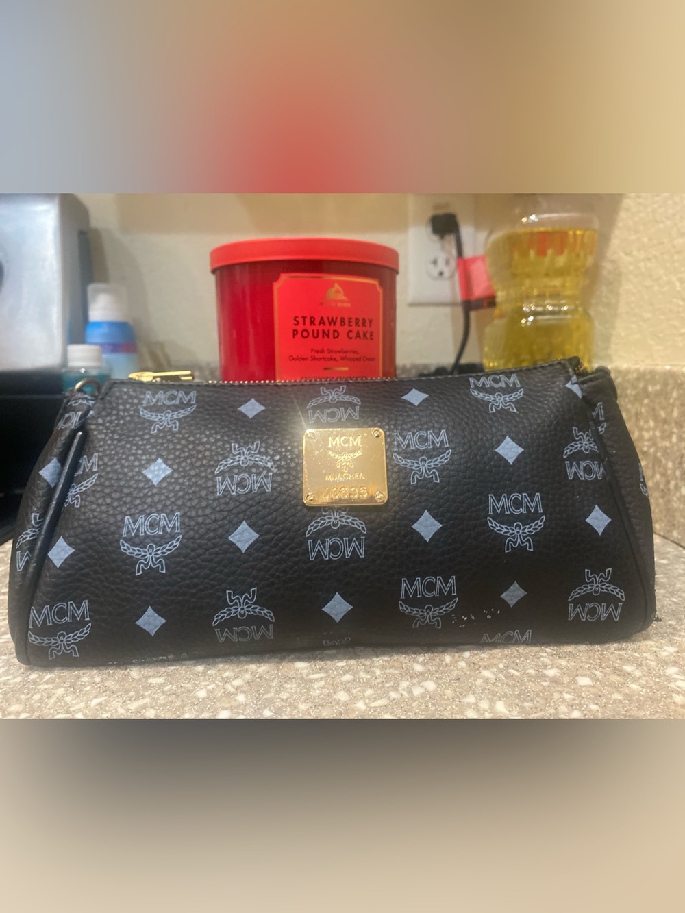Luxury Black Logo Chain Shoulder Bag with Gold Plaque